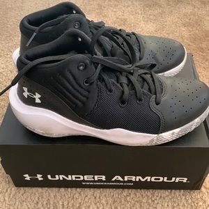 Boys sz 3 youth high-top basketball shoes